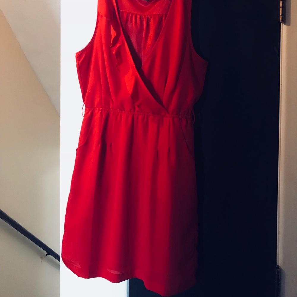 Red Dress. - Picture 2 of 2